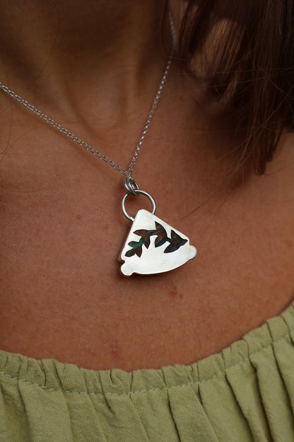 earthy sterling silver detailed leaf pendant