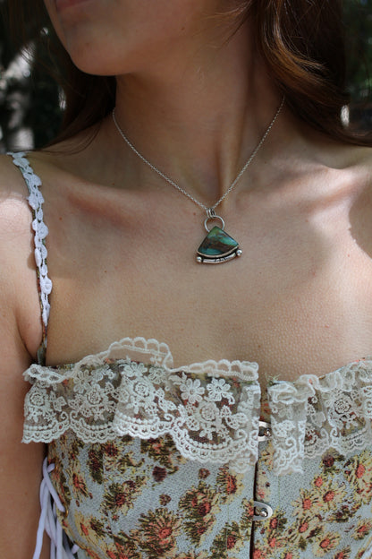 earthy sterling silver detailed leaf pendant