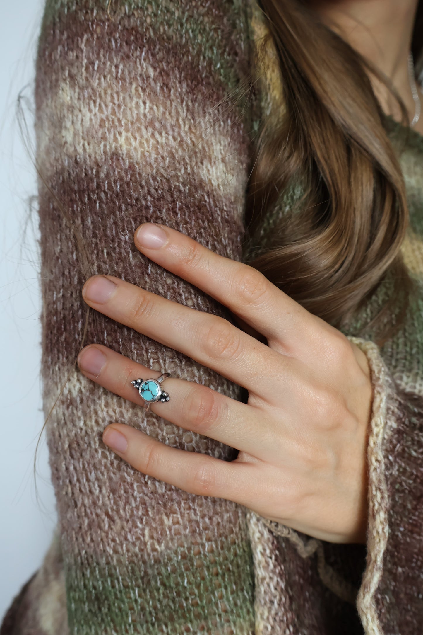 detailed blue midi ring size E