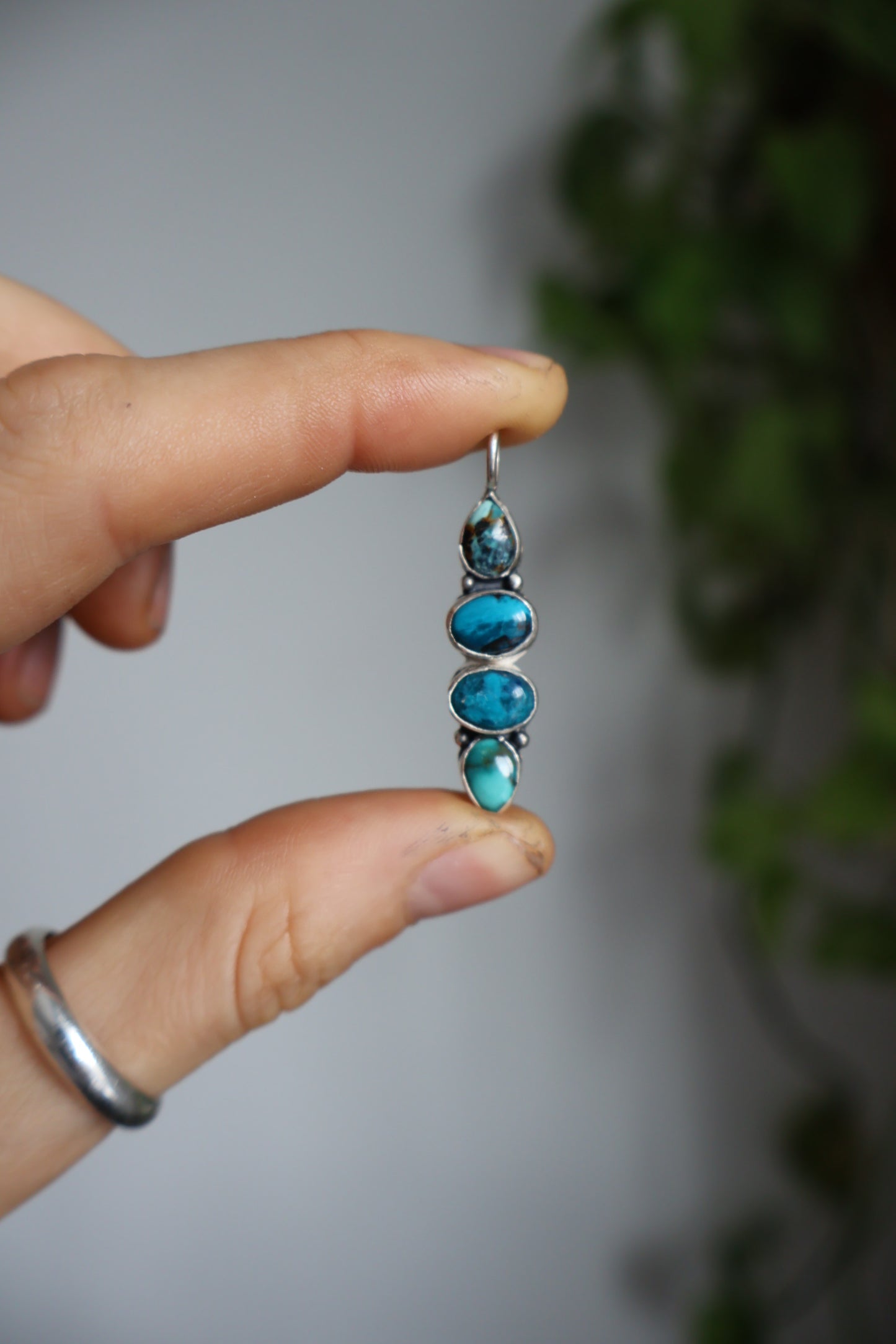four stone blue pendant