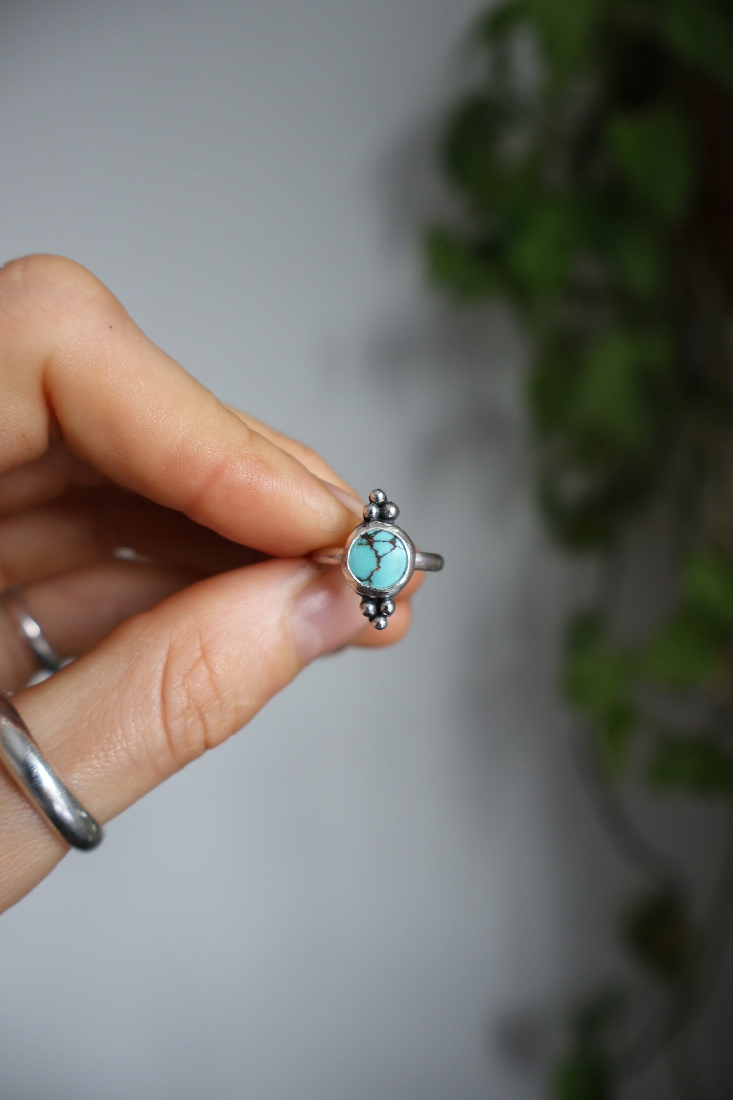 detailed blue midi ring size E