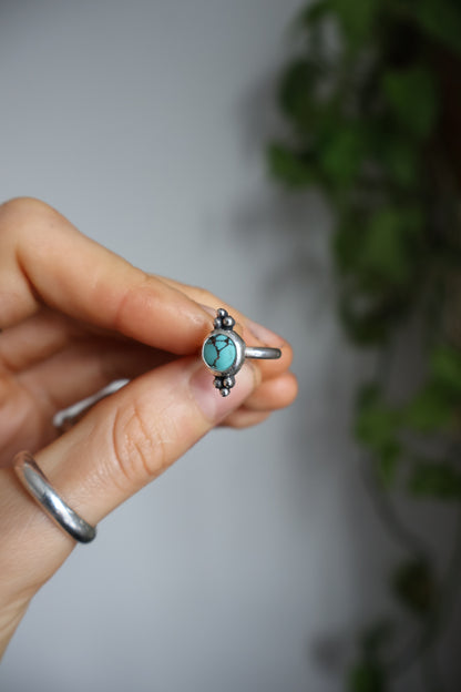 detailed blue midi ring size E
