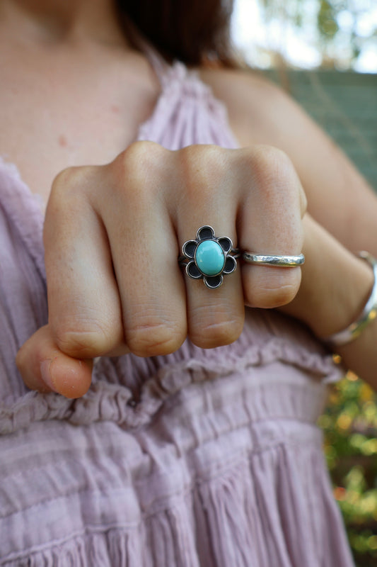 small flower power sterling silver blue ring size L