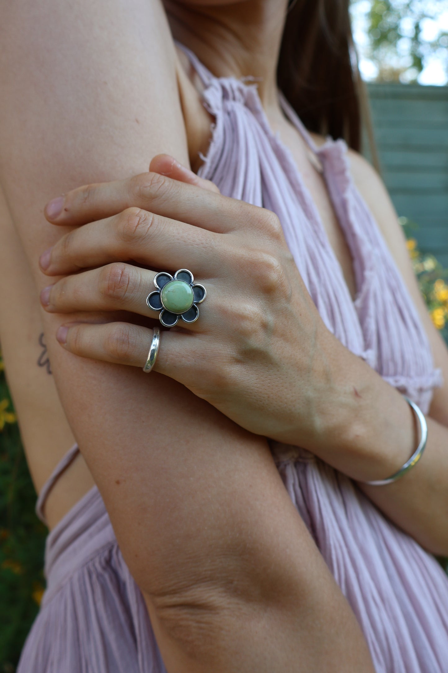 green flower power sterling silver ring size k 1/2