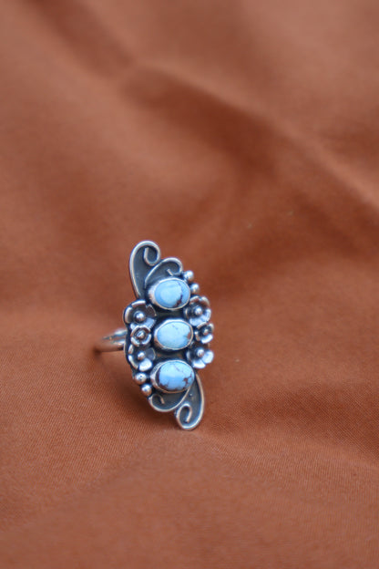 three stone detailed blue flower sterling silver ring size M